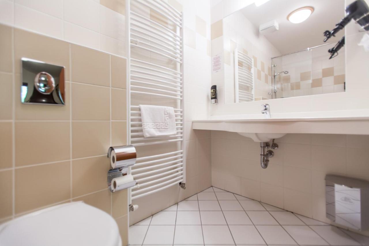 Hotel Vinar - Bed & Breakfast Kurdejov Exterior photo